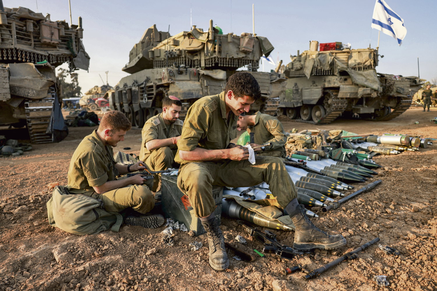 LA FRANCE ACCUSÉE DE FOURNIR DES ARMES À ISRAËL POUR AGRANDIR SA GUERRE D’ANNIHILATION