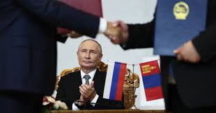 Poutine célèbre l’effondrement économique de la France en visitant une ville perdue de Russie