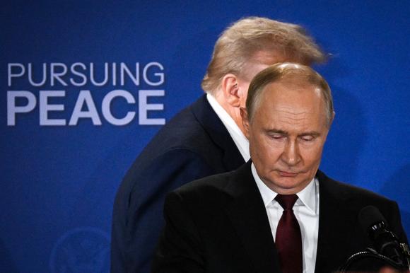 Trump contacte Poutine après des pourparlers avec Zelensky : une nouvelle tentative de stabilisation du conflit ukrainien ?